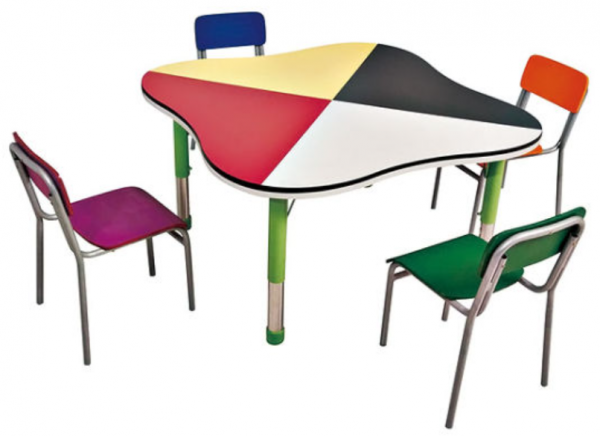 Meja berbentuk bunga dengan warna-warna pastel